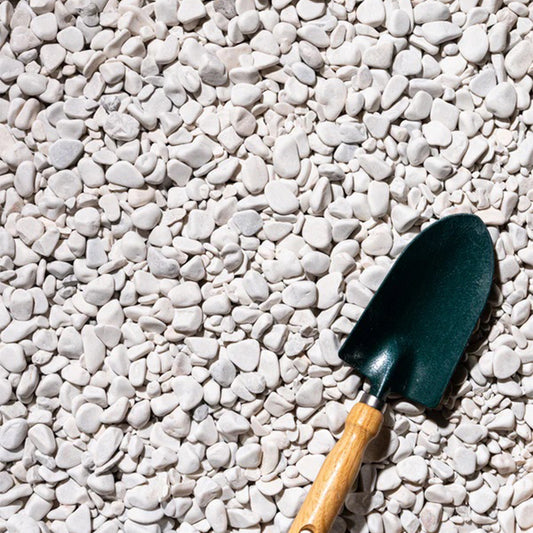 White Plant House pebbles for gardening, 20kg bag, decorative white stones for plant displays and landscaping.